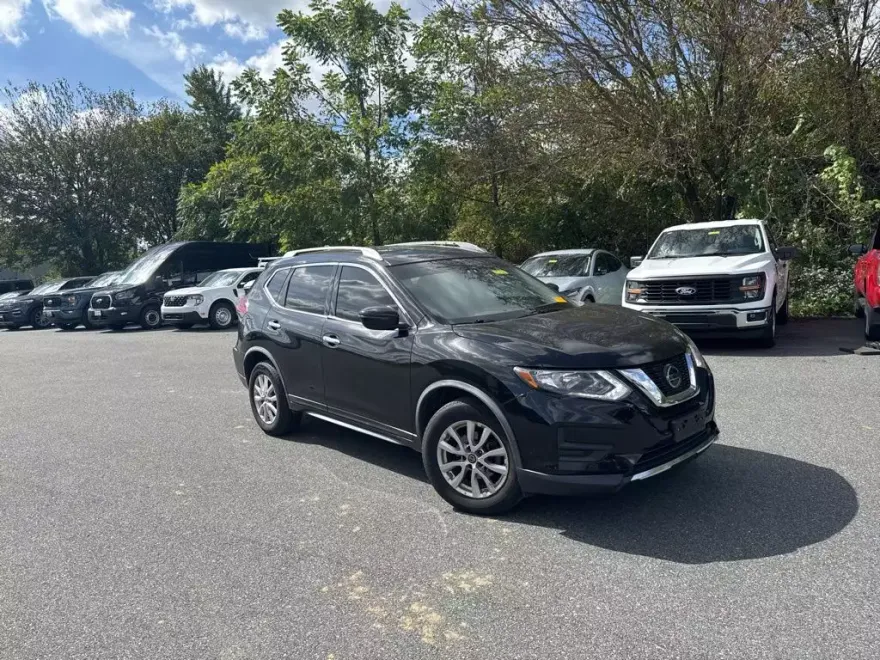 2020 Nissan Rogue SV photo 1