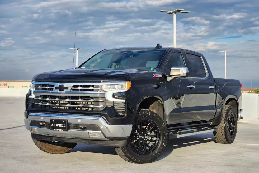 2024 Chevrolet Silverado 1500 LTZ photo 1