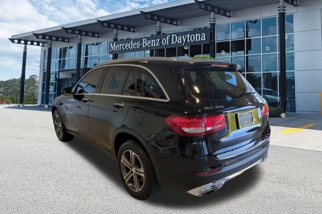 2017 Mercedes Benz GLC 300 photo 1