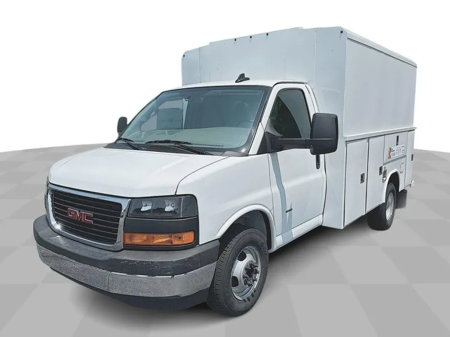 2025 Gmc Savana Cutaway 3500 photo 1
