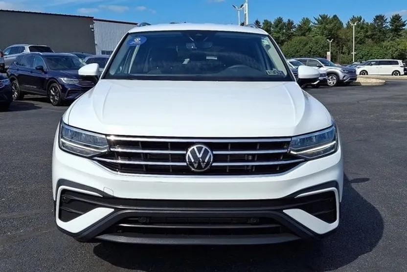 2022 Volkswagen Tiguan SE photo 1