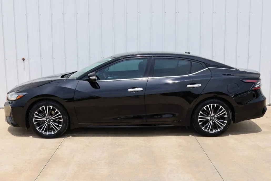 2020 Nissan Maxima SV photo 1