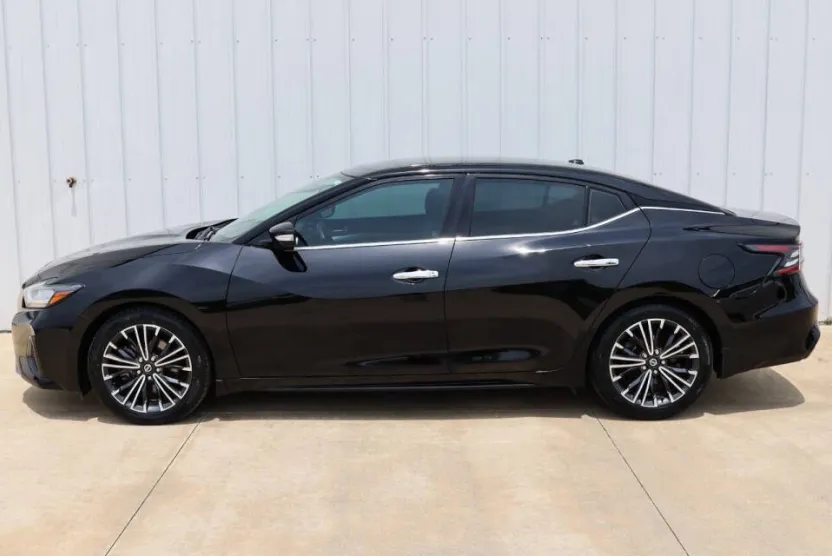2020 Nissan Maxima SV photo 1