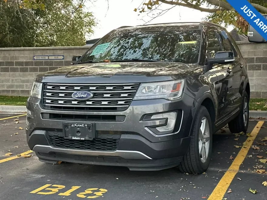 2016 Ford Explorer XLT photo 1