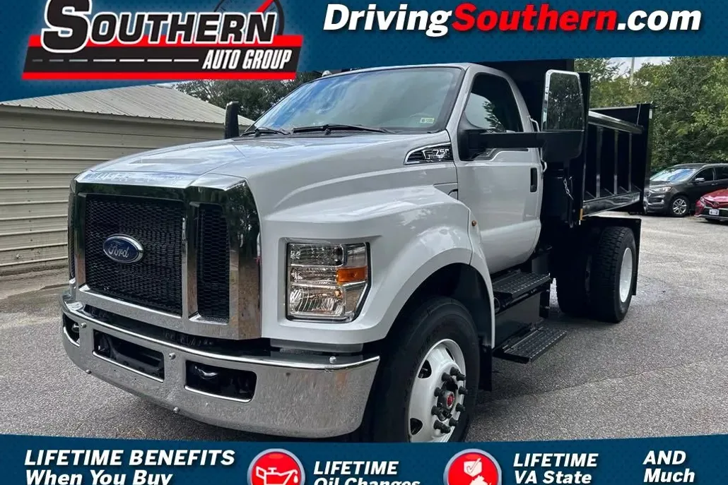2025 Ford F-750 Base photo 1