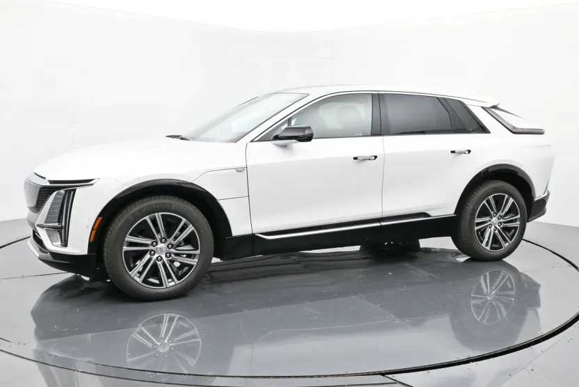 2025 Cadillac Lyriq Luxury photo 1