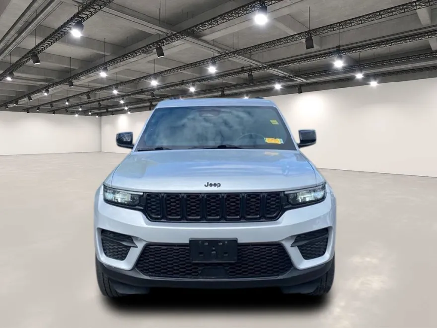 2022 Jeep Grand Cherokee Altitude photo 1