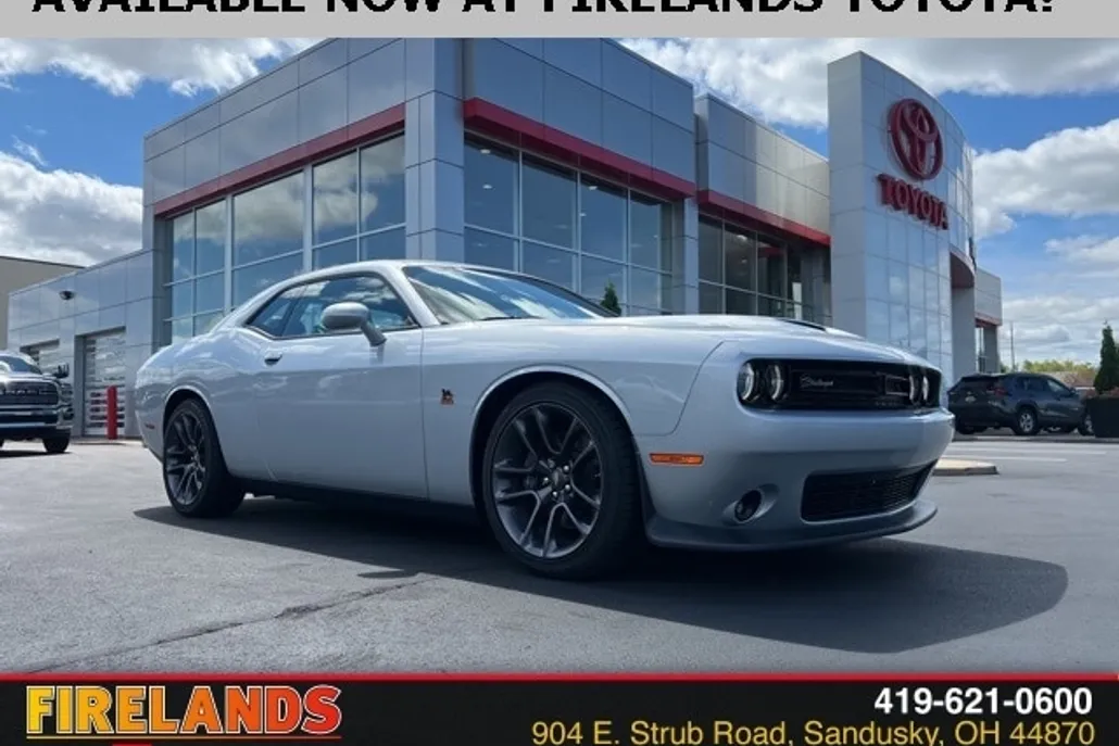 2023 Dodge Challenger R/T Scat Pack photo 1