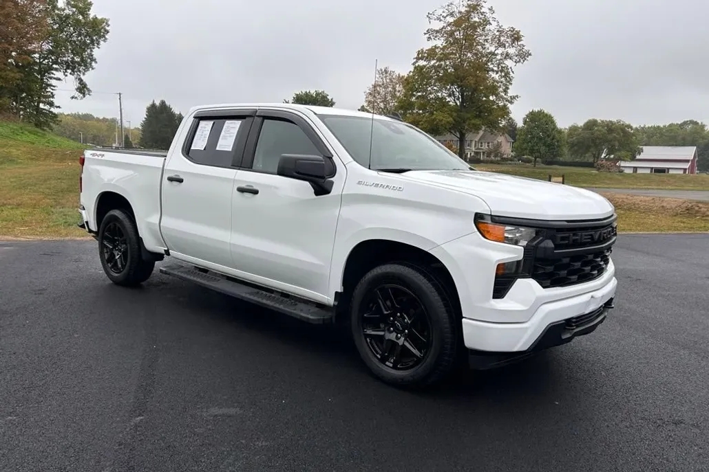 2022 Chevrolet Silverado 1500 Custom photo 1