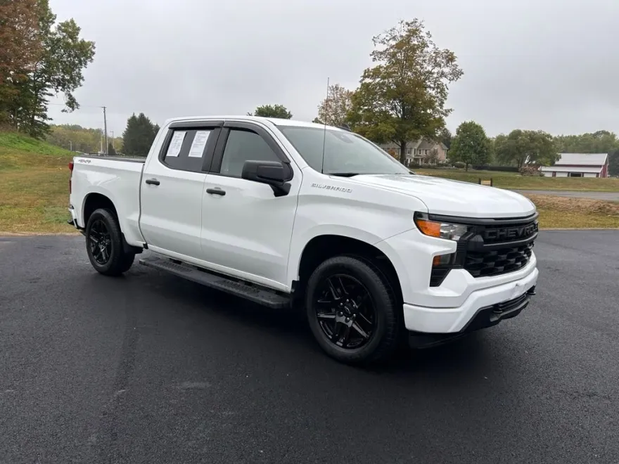 2022 Chevrolet Silverado 1500 Custom photo 1