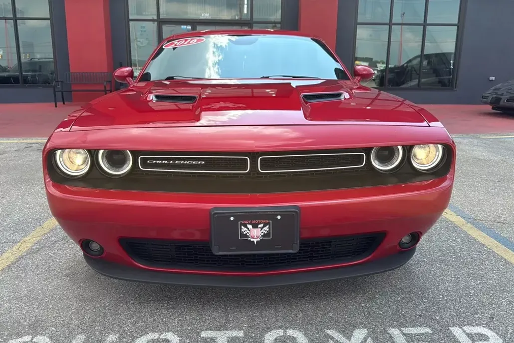 2016 Dodge Challenger SXT Plus photo 1