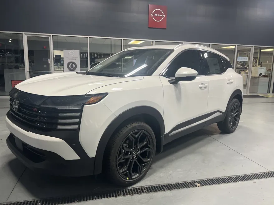 2025 Nissan Kicks SR photo 1