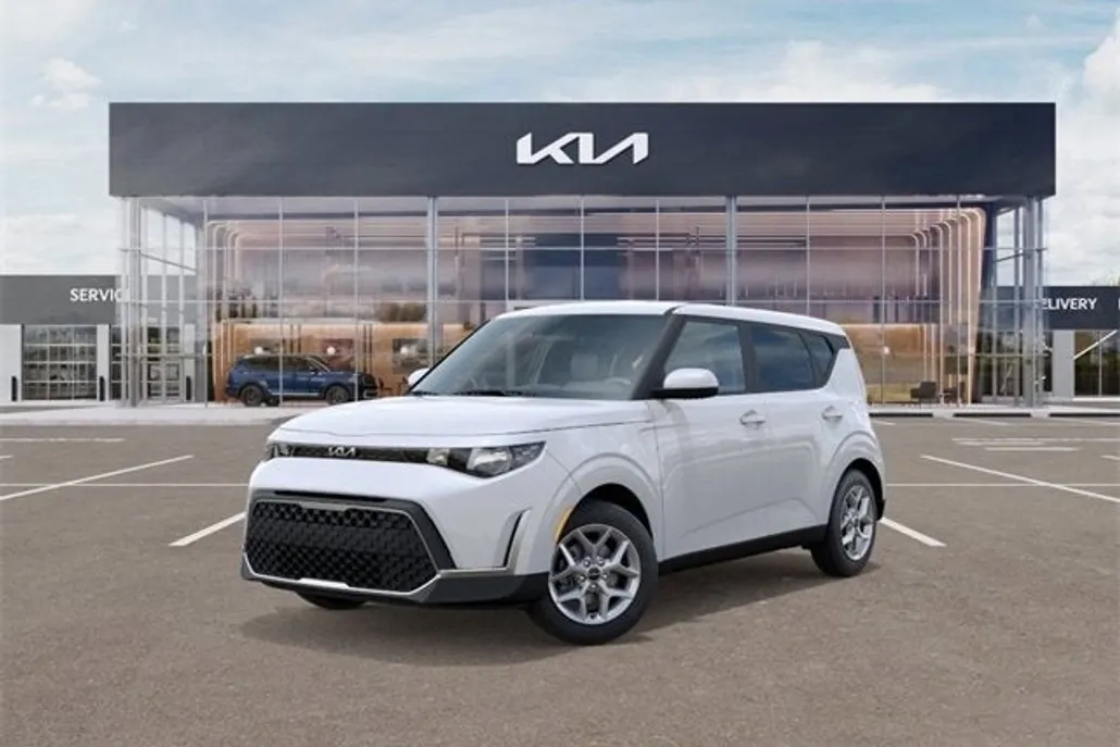2025 Kia Soul LX photo 1