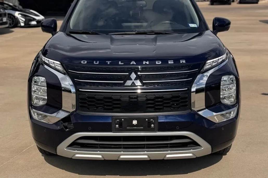 2022 Mitsubishi Outlander SEL photo 1