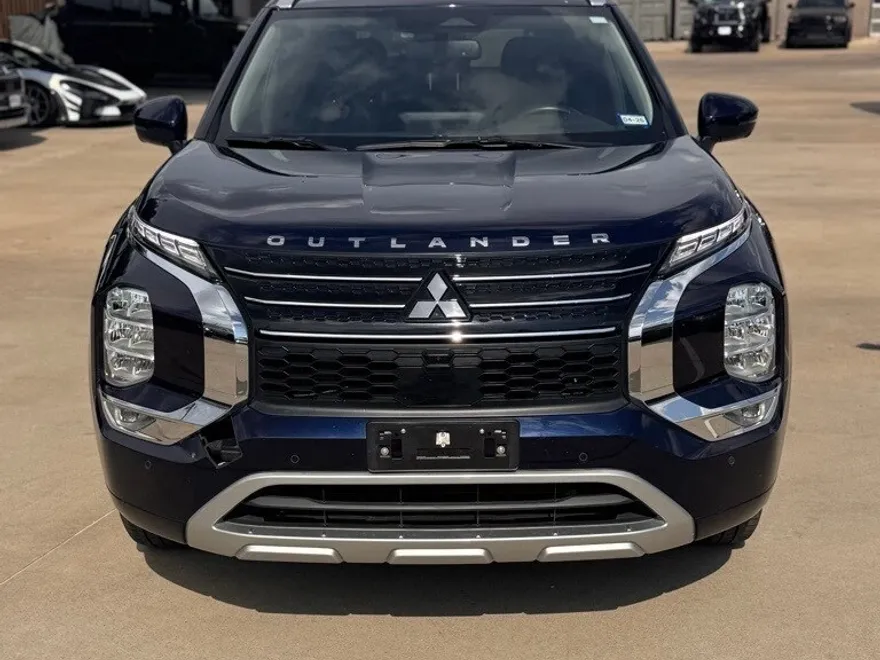 2022 Mitsubishi Outlander SEL photo 1