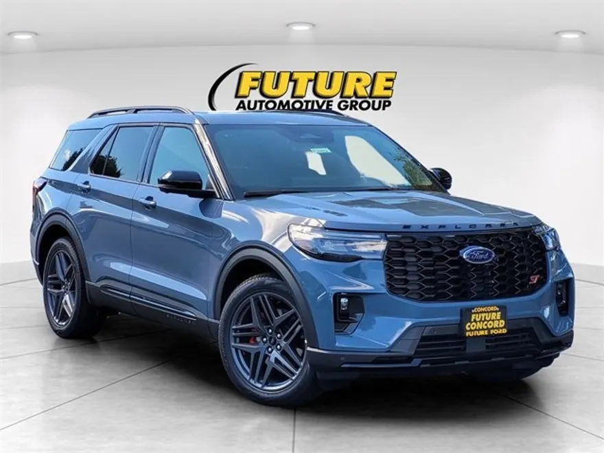 2025 Ford Explorer ST photo 1