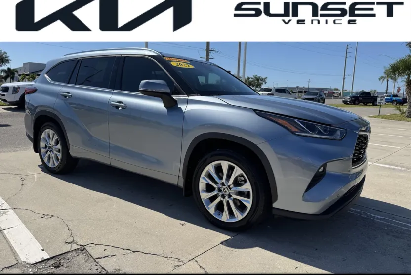2022 Toyota Highlander Limited photo 1