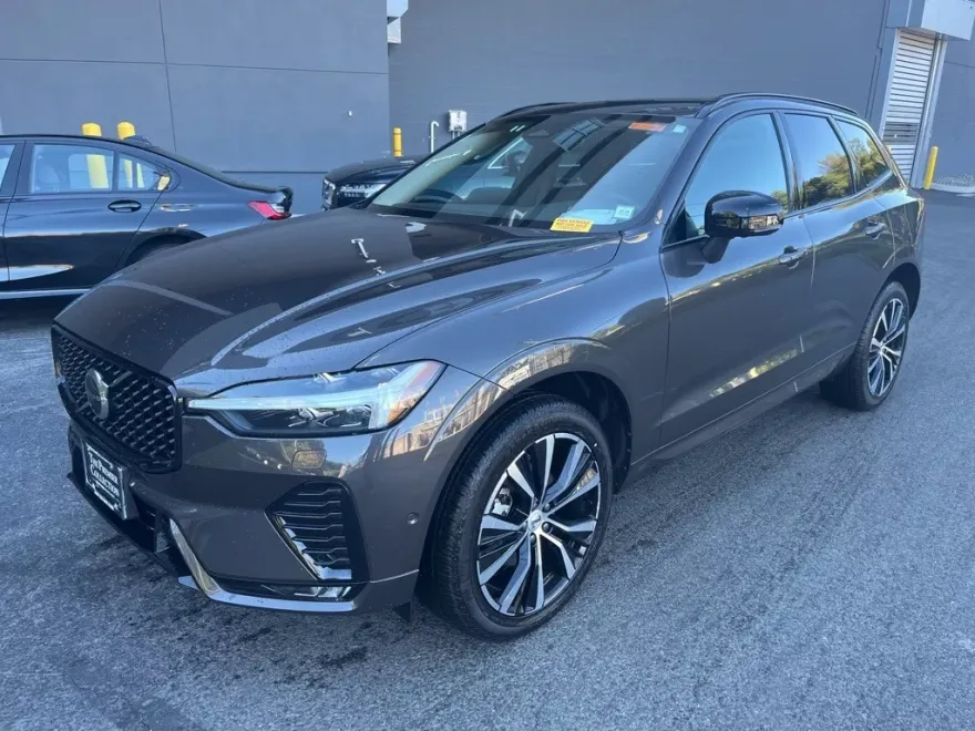 2025 Volvo XC60 B5 Plus photo 1
