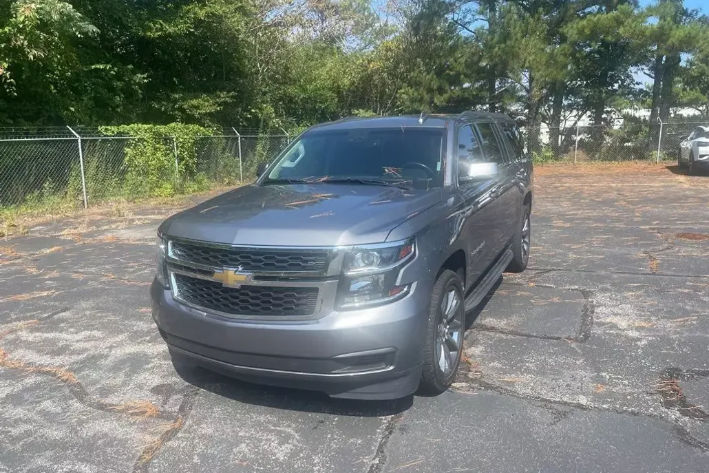 2018 Chevrolet Suburban LT photo 1