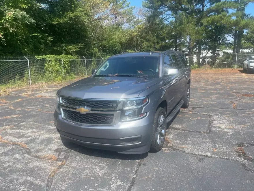 2018 Chevrolet Suburban LT photo 1