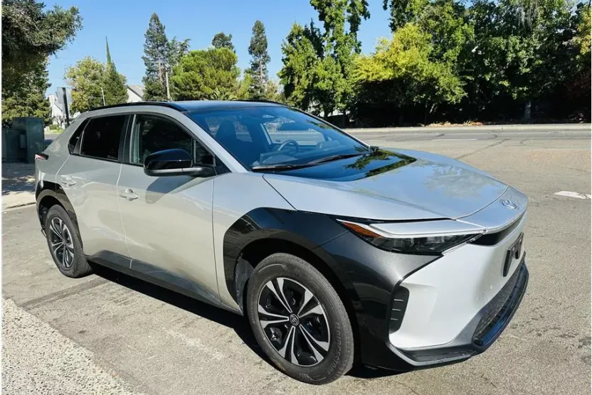 2024 Toyota bZ4X XLE photo 1