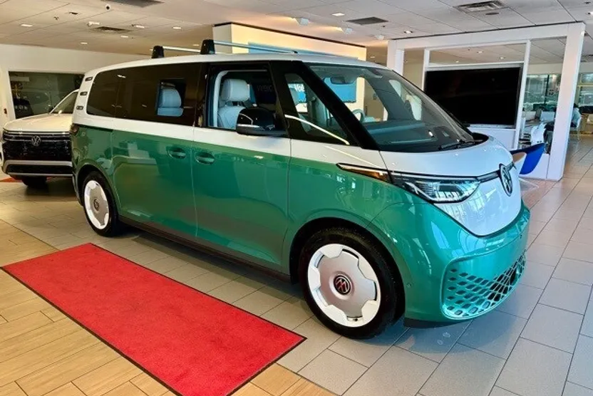 2025 Volkswagen ID. Buzz photo 1
