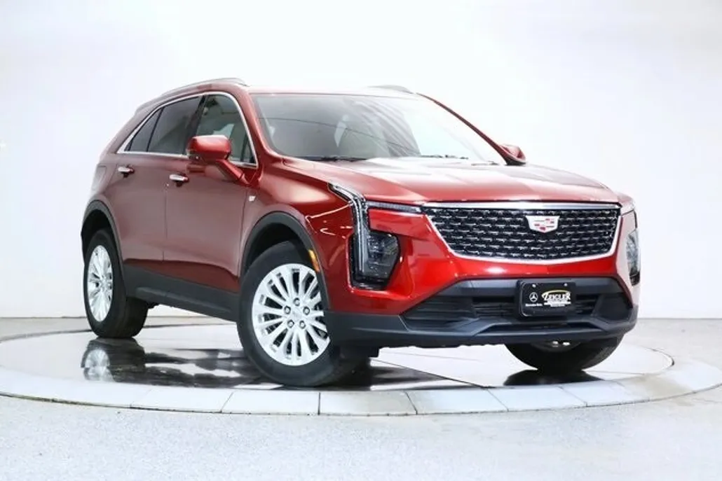 2024 Cadillac XT4 Luxury photo 1