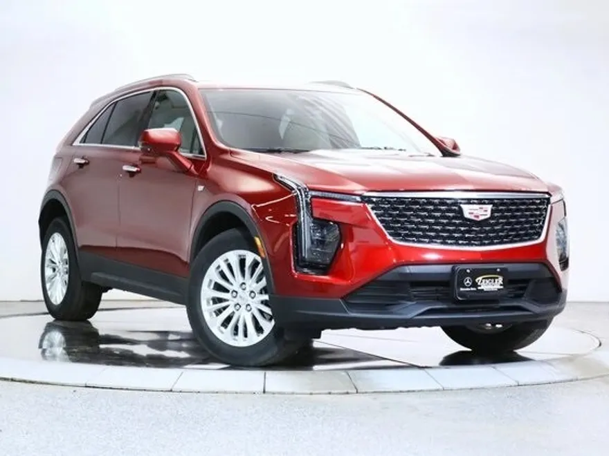 2024 Cadillac XT4 Luxury photo 1