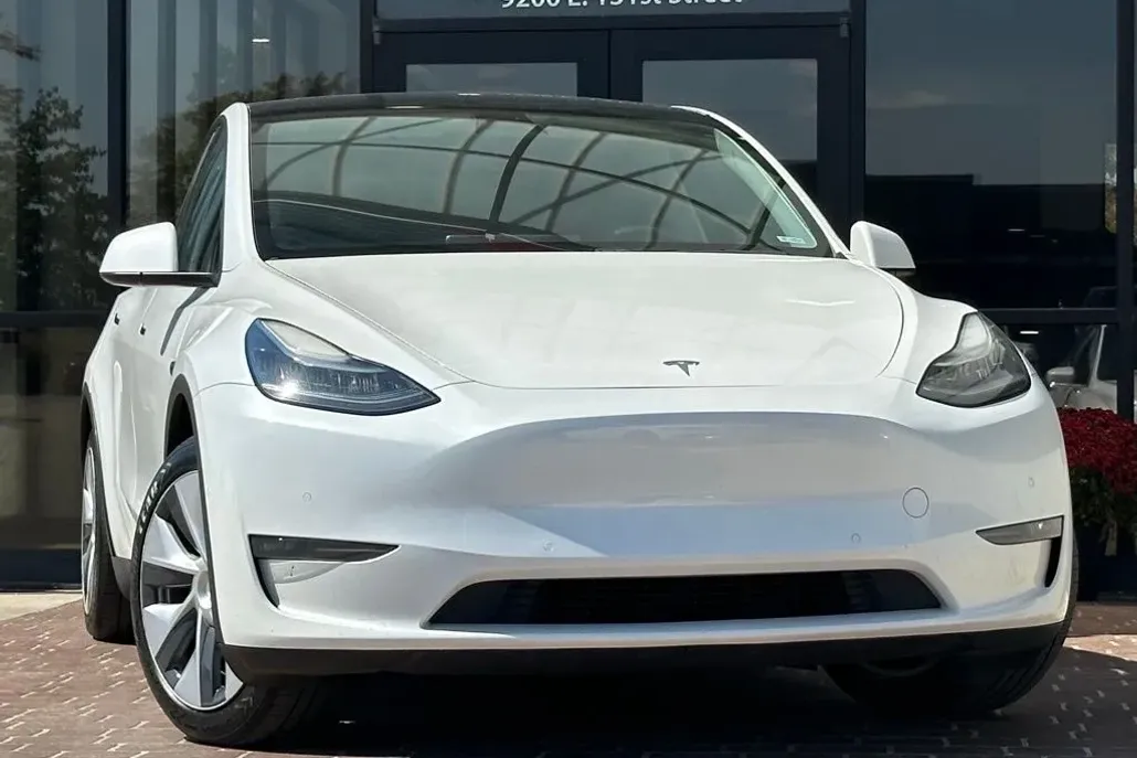 2020 Tesla Model Y Long Range photo 1