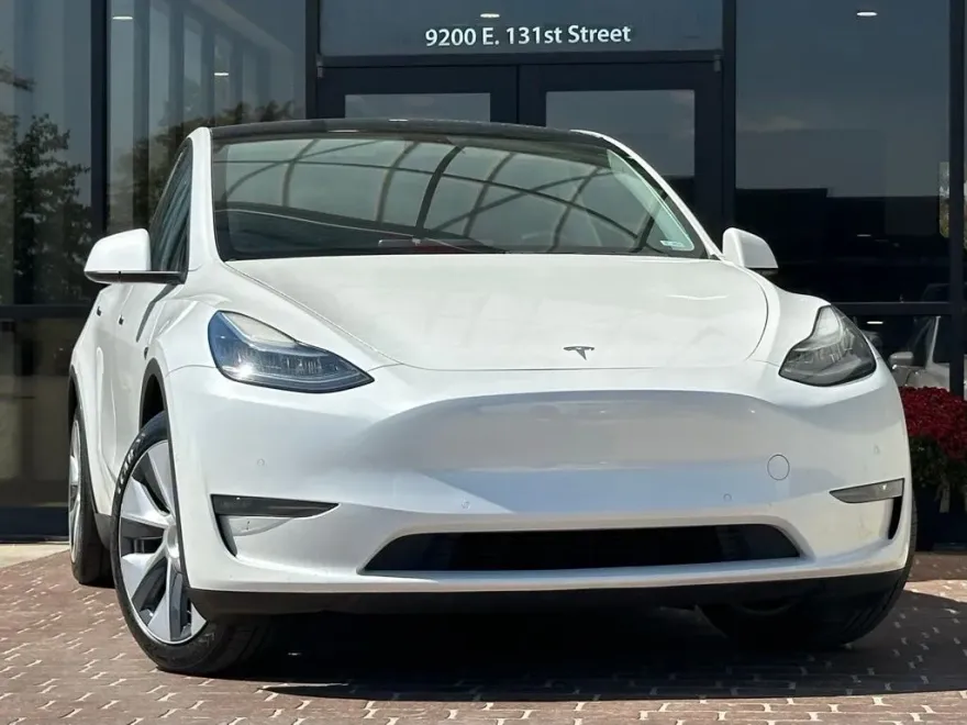 2020 Tesla Model Y Long Range photo 1