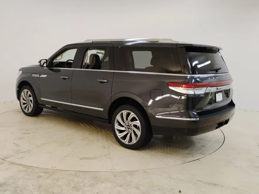2023 Lincoln Navigator L Reserve photo 1