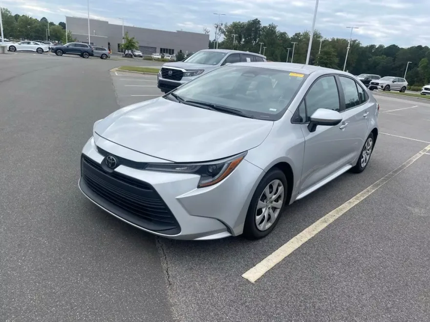 2024 Toyota Corolla LE photo 1