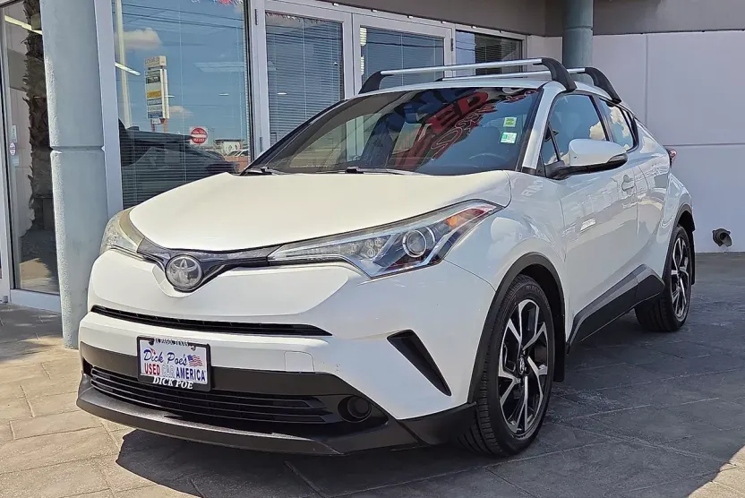 2018 Toyota C-HR XLE photo 1