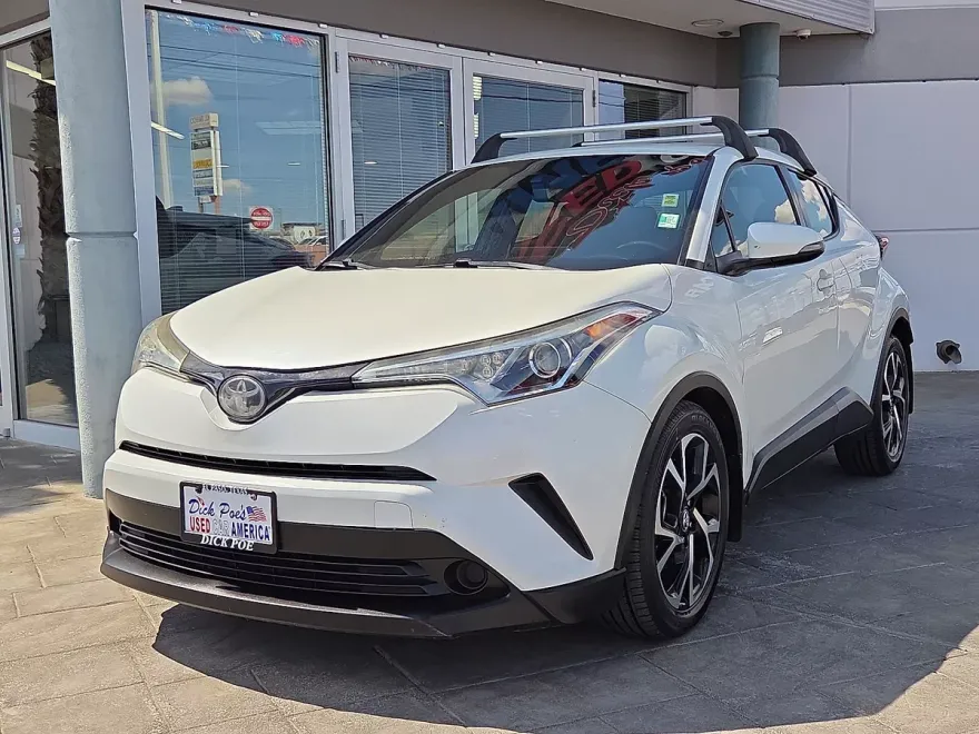 2018 Toyota C-HR XLE photo 1
