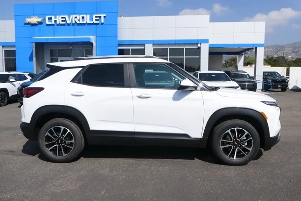 2026 Chevrolet Trailblazer LT photo 1