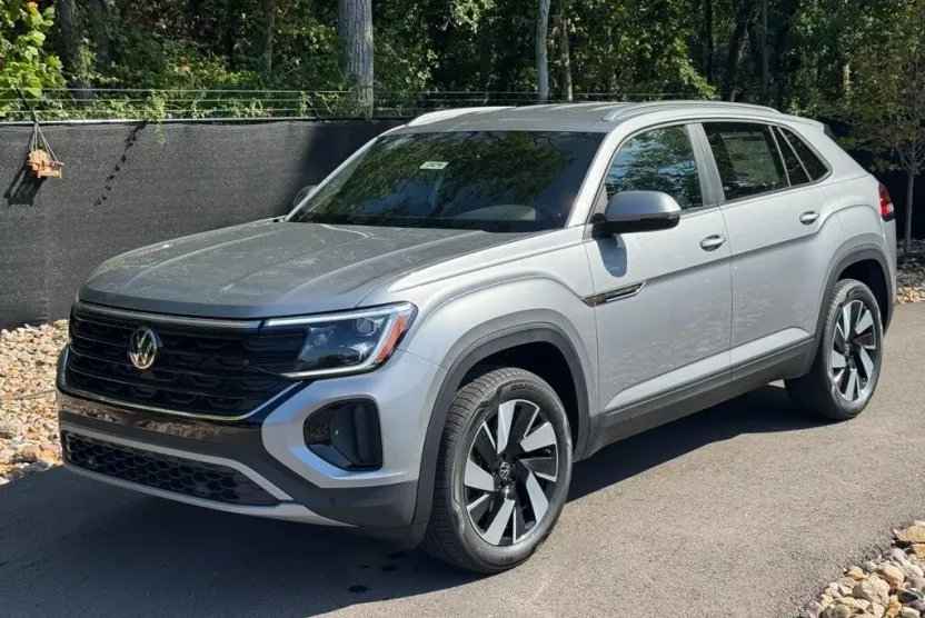 2026 Volkswagen Atlas Cross Sport SE Technology photo 1