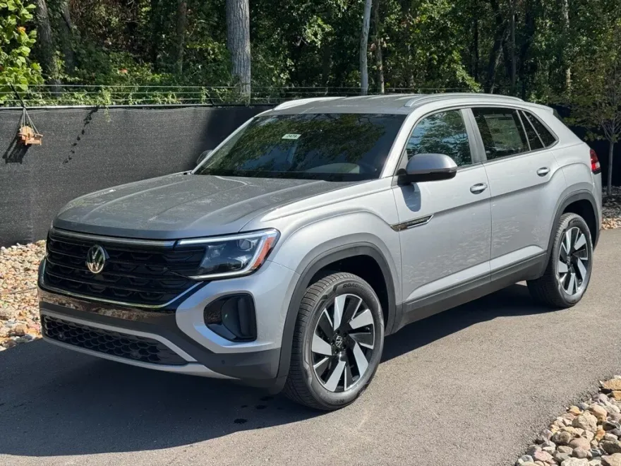 2026 Volkswagen Atlas Cross Sport SE Technology photo 1