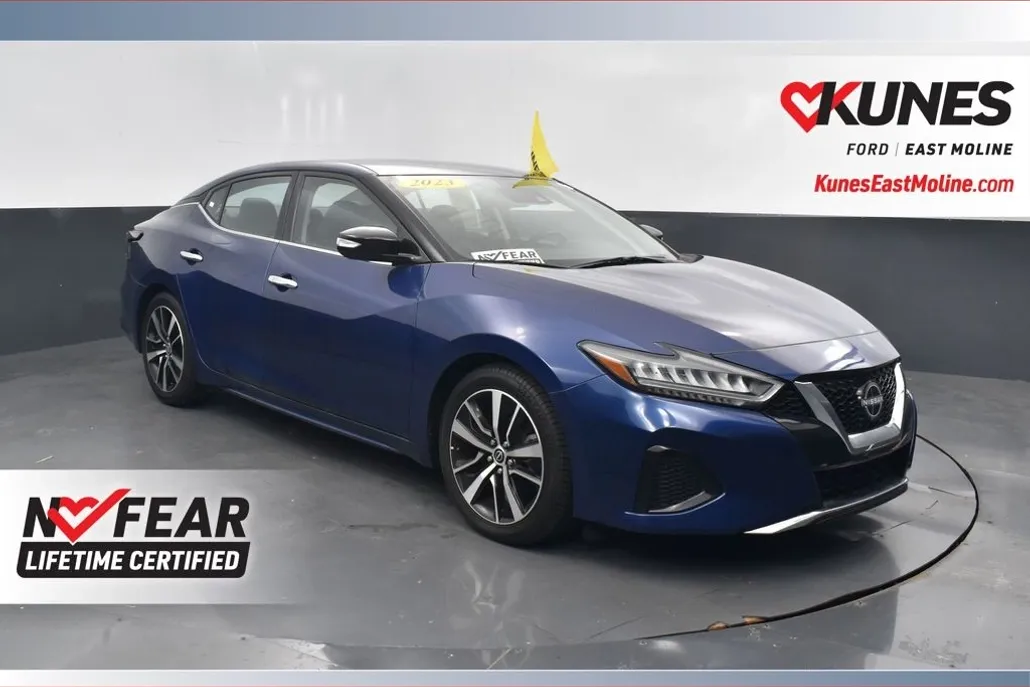 2023 Nissan Maxima SV photo 1