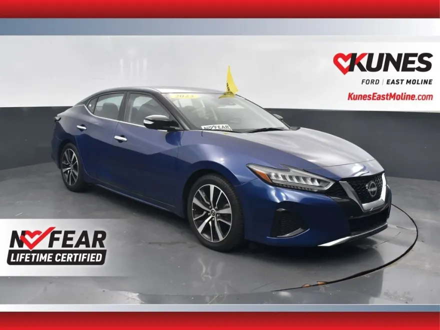 2023 Nissan Maxima SV photo 1