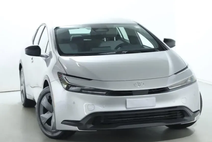 2025 Toyota Prius LE photo 1