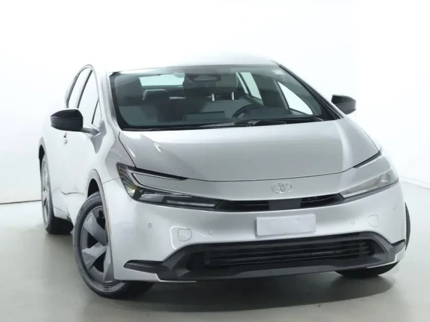 2025 Toyota Prius LE photo 1