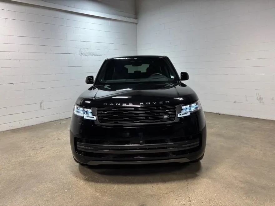 2025 Land Rover Range Rover SE photo 1