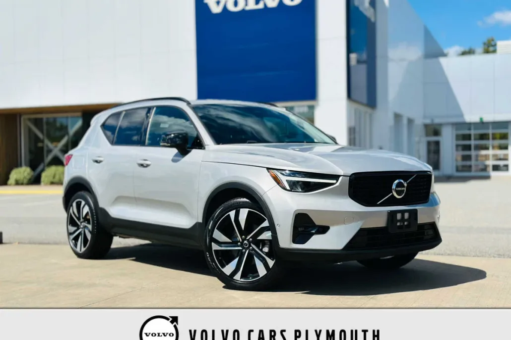 2023 Volvo XC40 AWD Plus photo 1