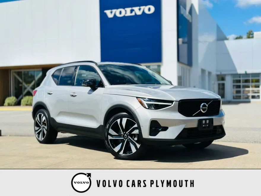 2023 Volvo XC40 AWD Plus photo 1