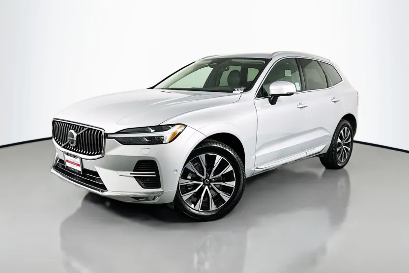 2023 Volvo XC60 Plus photo 1