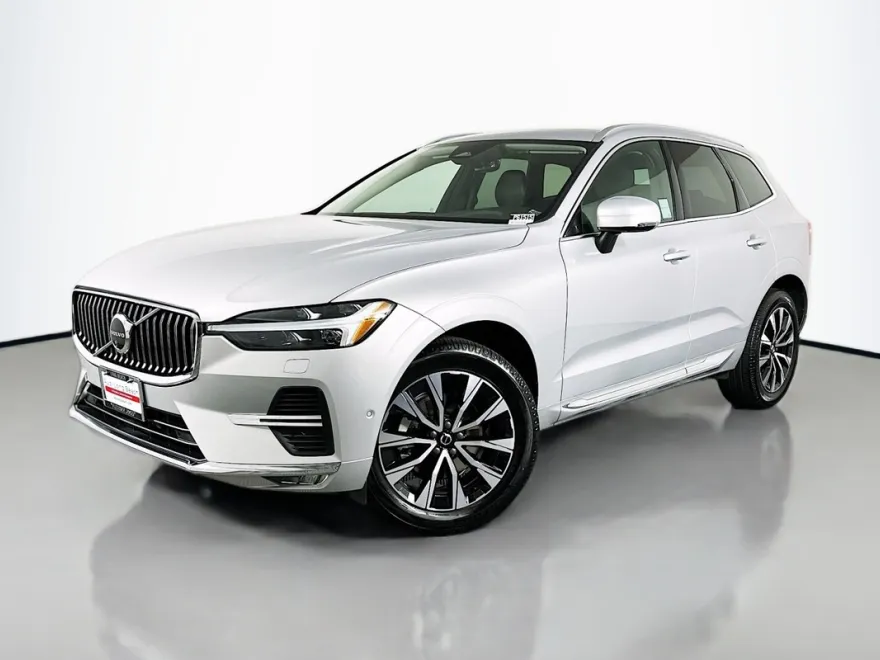 2023 Volvo XC60 Plus photo 1