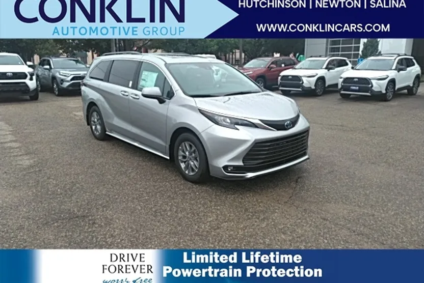 2025 Toyota Sienna XLE photo 1