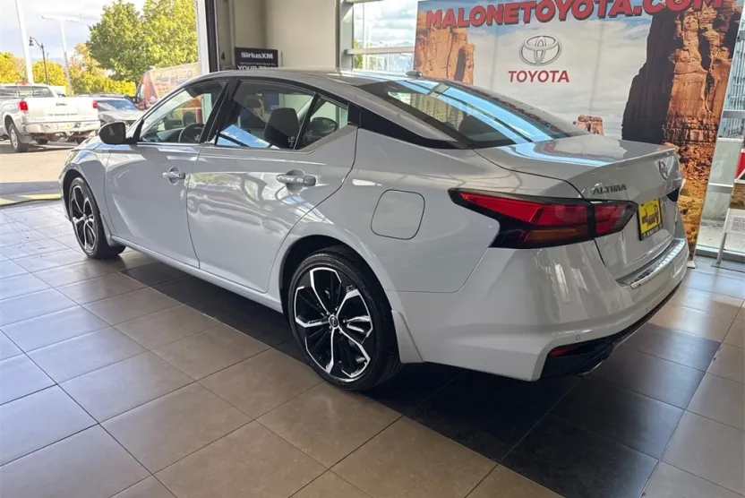 2023 Nissan Altima 2.5 SR photo 1