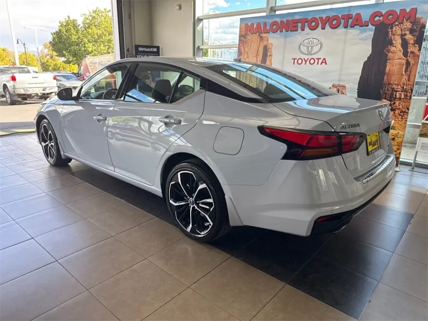 2023 Nissan Altima 2.5 SR photo 1