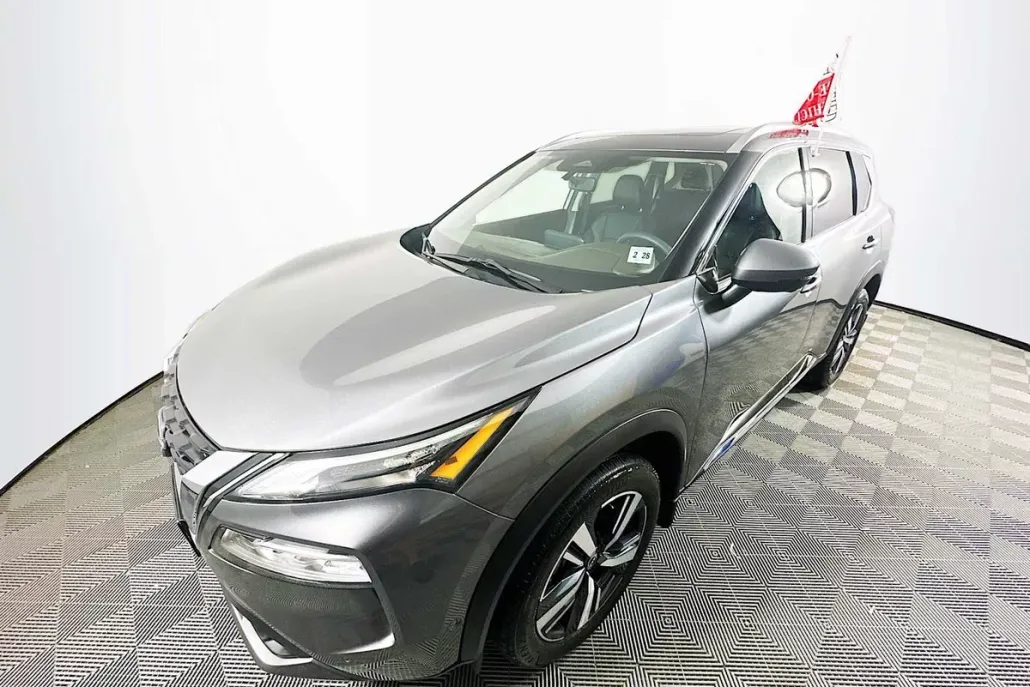 2023 Nissan Rogue SL photo 1
